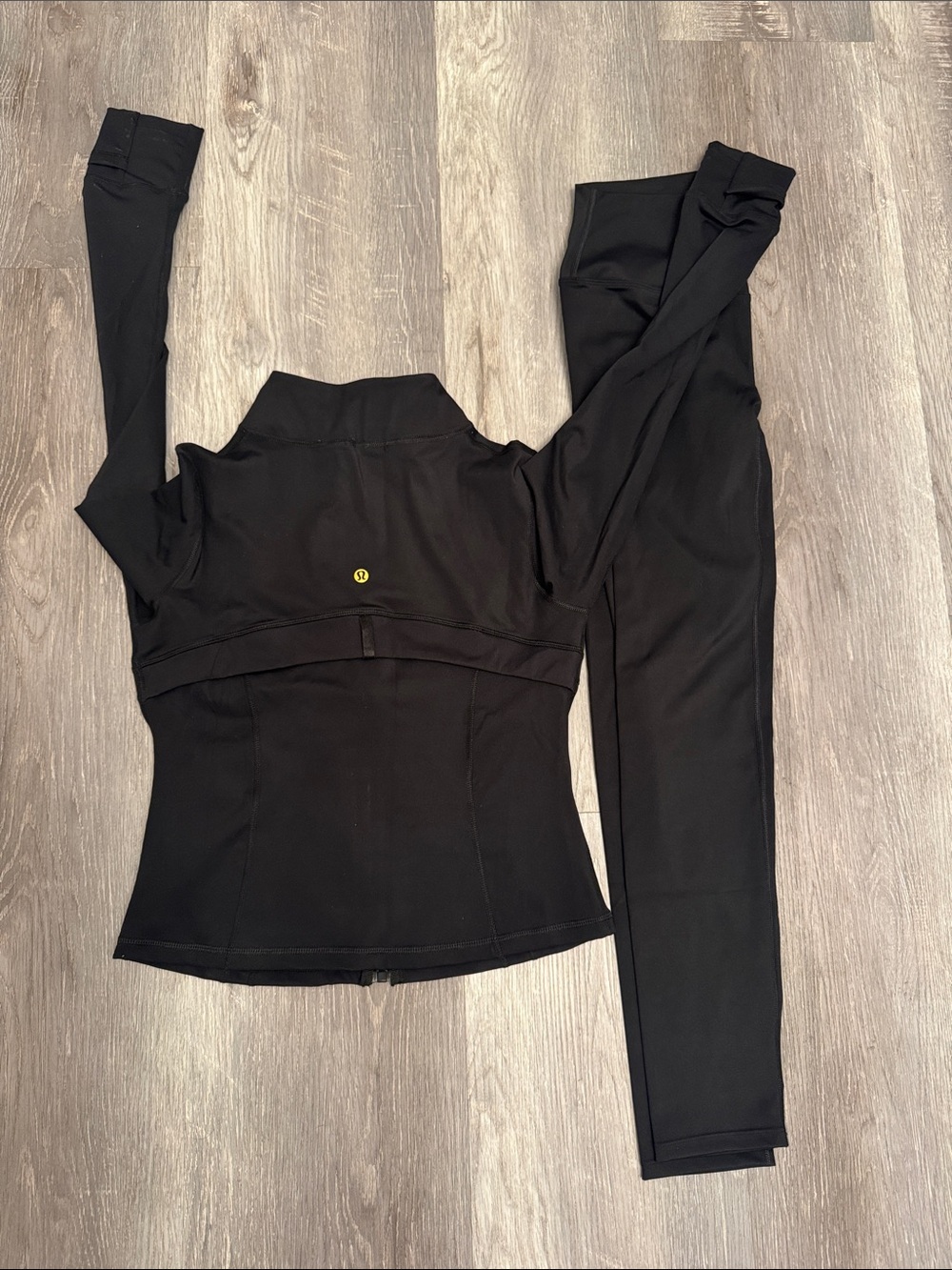 Lululemon Women’s Black Active Jacket & Legging Set - Picture 4 of 4